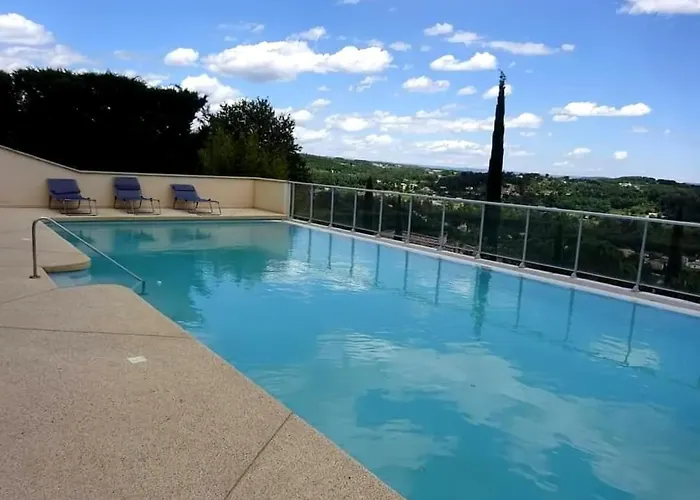 Location Climatise Avec Piscine Commune En Ardeche Joyeuse